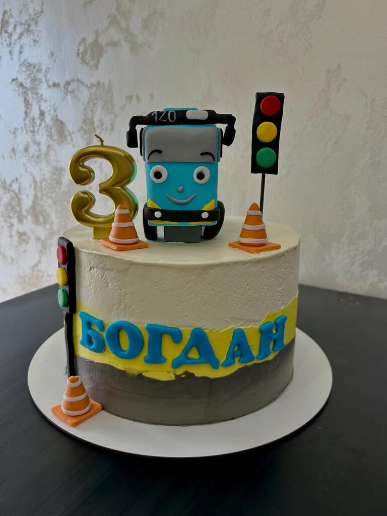 Bogdanov rodjendan 🚌Slatka tajna by Tanja#tortebl #tortebanjaluka #tortezarodjendan #rodjendans