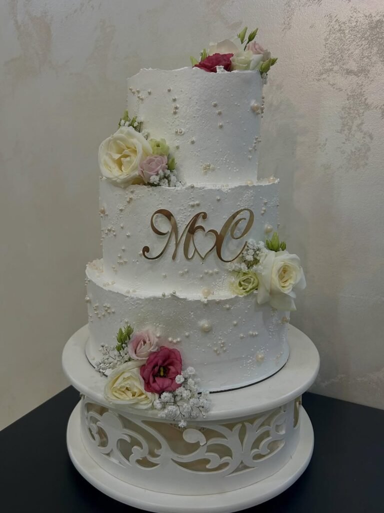 Vikend smo posvetili svadbenim tortama 🌟🧚🏻_♀️🌸Slatka tajna by Tanja#tortebl #tortebanjaluka