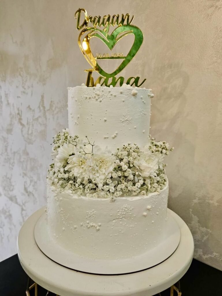 Za Vaše posebne trenutke 💍Slatka Tajna by Tanja#tortebl #tortebanjaluka #tortezarodjendan #rodj